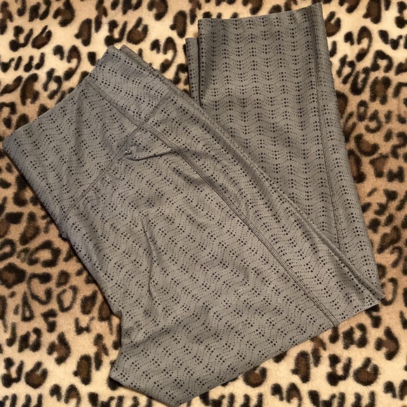 NIKE Pants Nike DRI FIT ATHLETIC Pants NIKE YOGA CAPRIS Women’s Size Medium - Picture 9 of 12